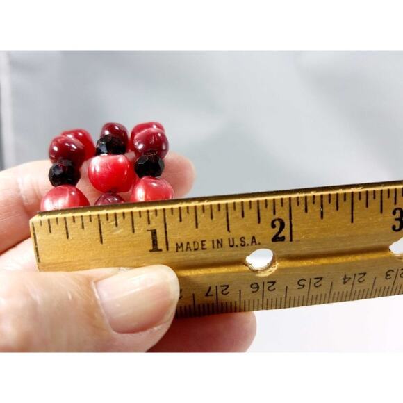 Vintage Red Lucite Moonglow Memory Wire Bracelet 3 Row Retro Jewelry - Picture 8 of 10